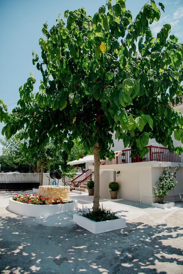 Rooms In Yard Corinth Luaran gambar